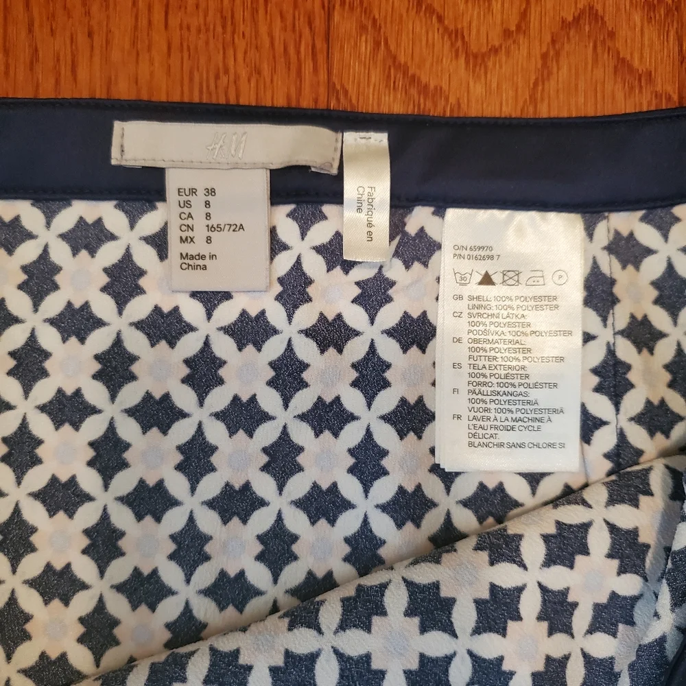 H&M patterned skirt - Picture 2 of 3